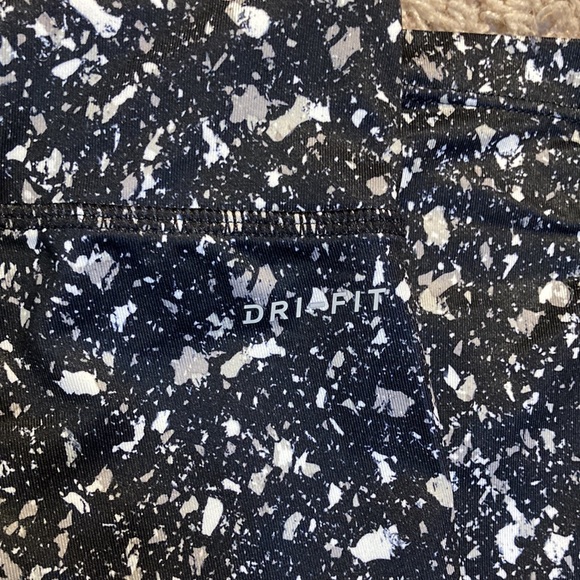 Nike leggings. - Picture 4 of 9